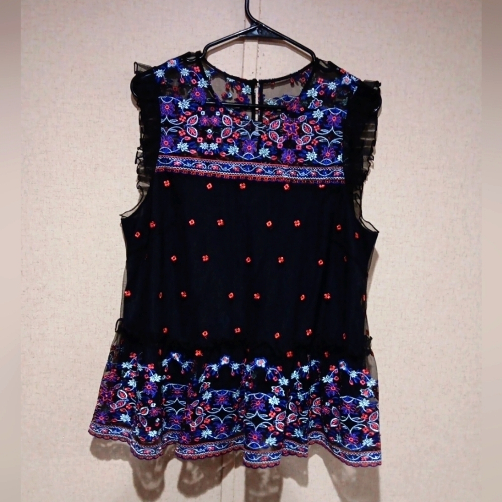 Devlin Floral Embroidered Black Top Size M Or L